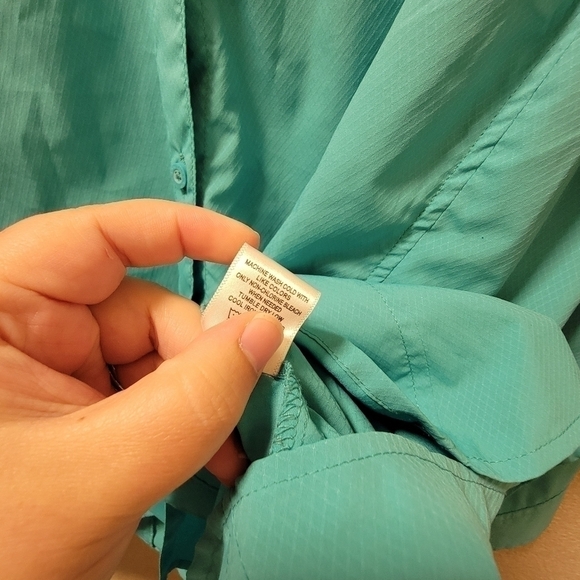 Alpine Design lightweight tech series, long sleeve button down. - Picture 4 of 5